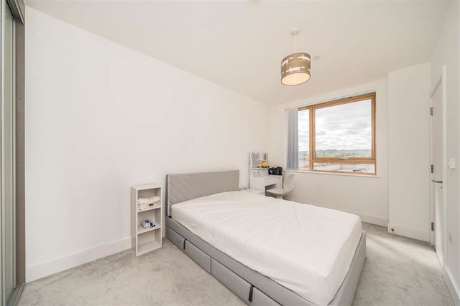 13 Swift Court, Tavy Bridge, London photo 4