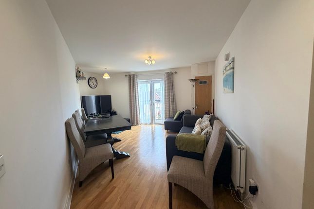 Flat 41, Featherstone court, Featherstone Road, Southall photo 3