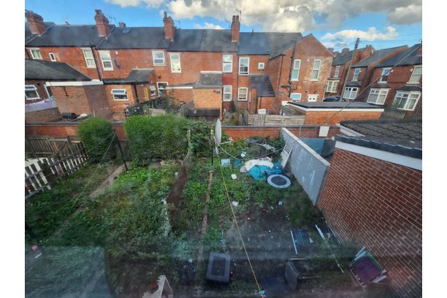 19, Laurie Close, Nottingham photo 3