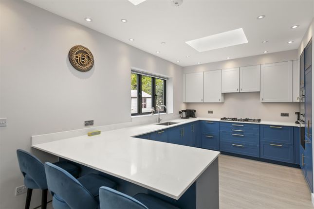 35, Vine Lane, Hillingdon photo 3