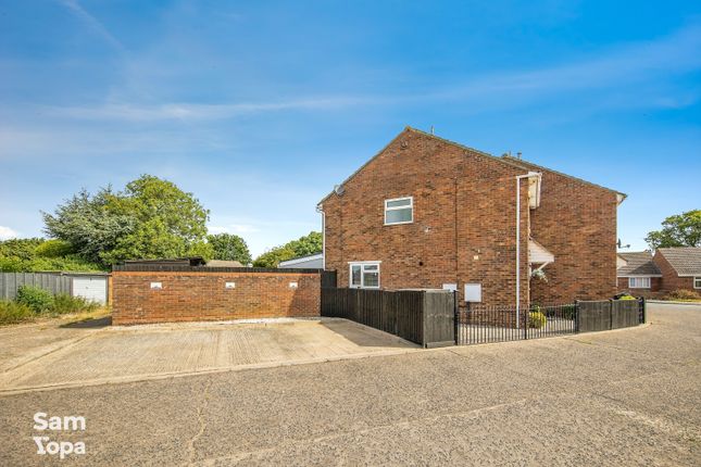 41, Blake Drive, Clacton-on-sea photo 4