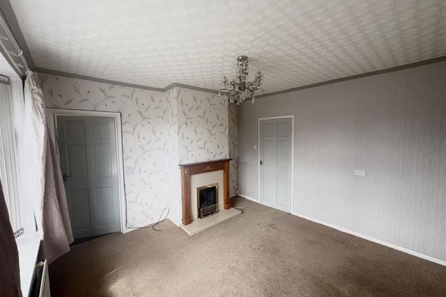 28, Bedford Avenue, Hyde photo 4