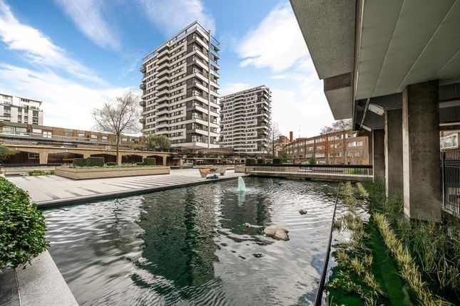 Flat to rent in The Water Gardens, London