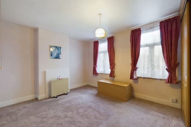 Terraced house for sale in North Road, South Ockendon