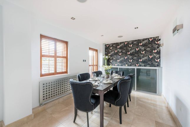 Mews house for sale in Park Crescent Mews East, Marylebone, London