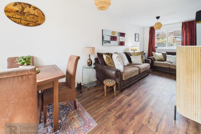 6, Peverel Road, Crawley photo 3
