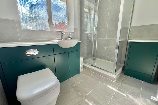 21 Lancelot Close, Leicester photo 3