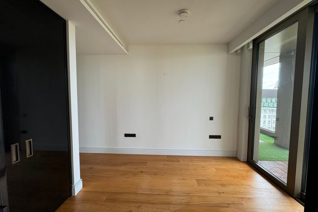 Flat 801, London photo 3