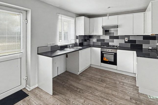 10, Kidwelly Close, Plympton photo 4