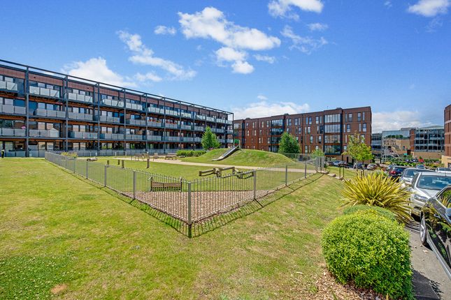 Town house for sale in Horizon Place, Borehamwood