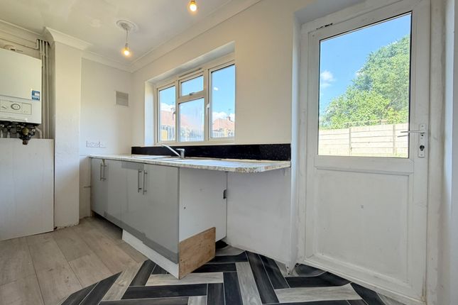 85B, Cardinal Avenue, Borehamwood photo 4
