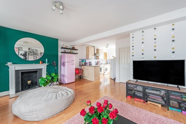 Flat to rent in Kings Road, London