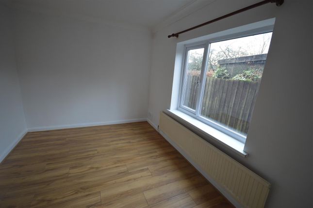 23, Bowling Green Avenue, Northants photo 5