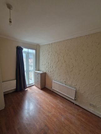 117, Skeltons Lane, Leyton photo 3
