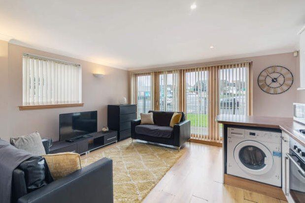 Flat to rent in 92 London Road, Glasgow