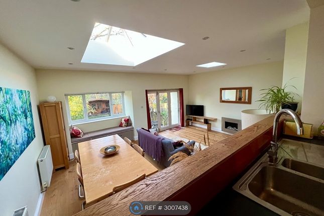 Fulwell Park Avenue, Twickenham photo 4