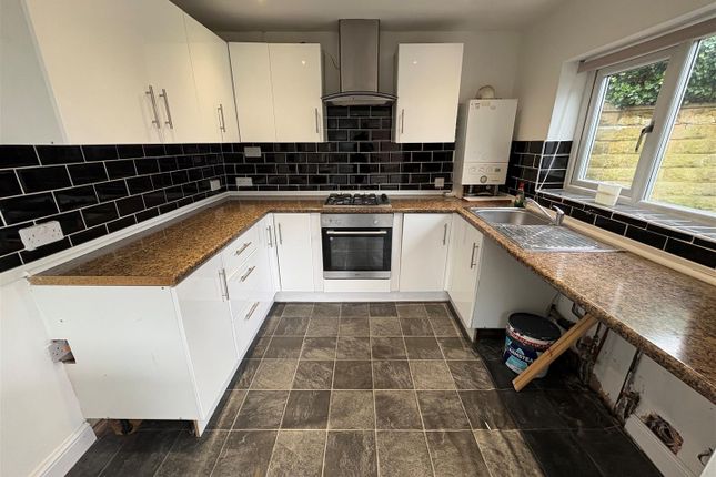 202, Old Road, Bradford photo 3