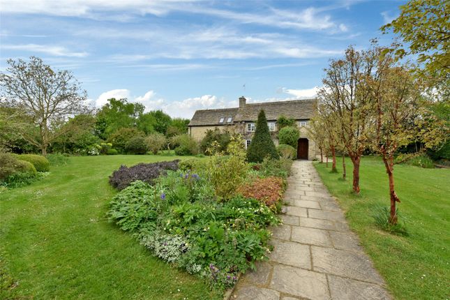 Thumbnail Detached house to rent in Burford Road, Lechlade, Gloucestershire