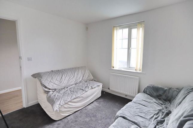 25, Saddlecote Close, Manchester photo 3