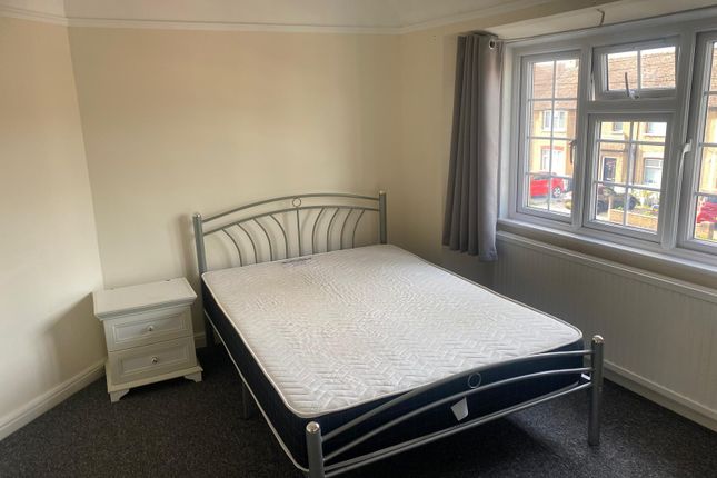 43, Oakdene Road, Uxbridge photo 4