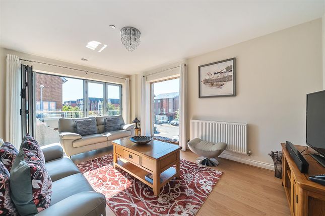 13, Emily Court, Langdon Road, Swansea photo 3