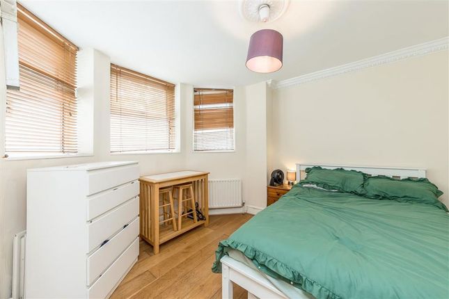Flat 1, 95, Clapham Common South Side, London photo 4