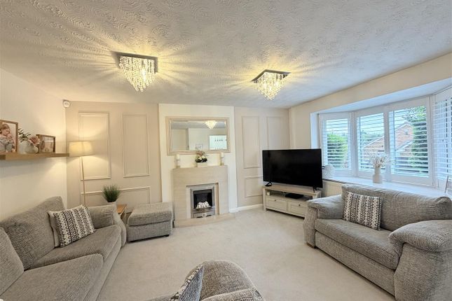 9, Churchbank, Stalybridge photo 2