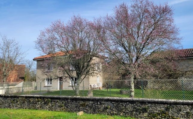 Property for sale in Champagne-Mouton, Poitou-Charentes, 16350, France