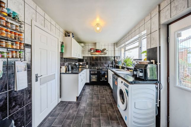 62, Lansdowne, Pontypool photo 4