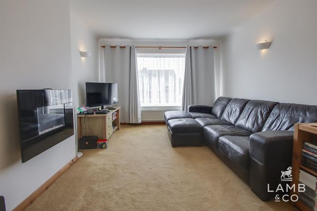 53, Sandown Close, Clacton-On-Sea photo 4