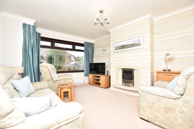 11, West Lea Drive, Wakefield photo 2