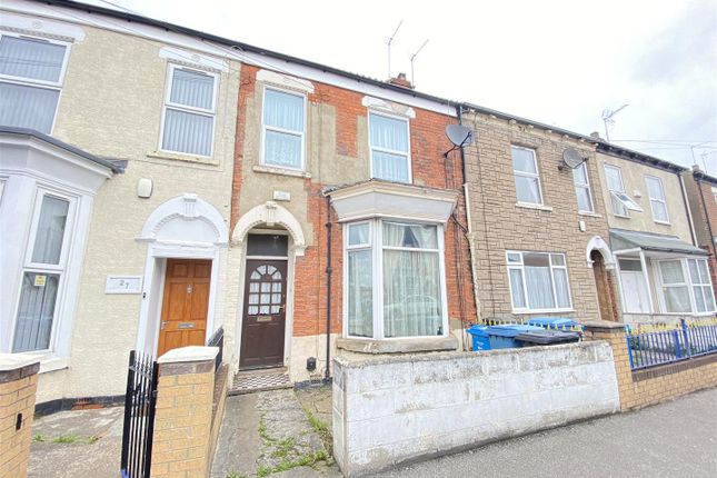 Detached house to rent in May Street, Hull