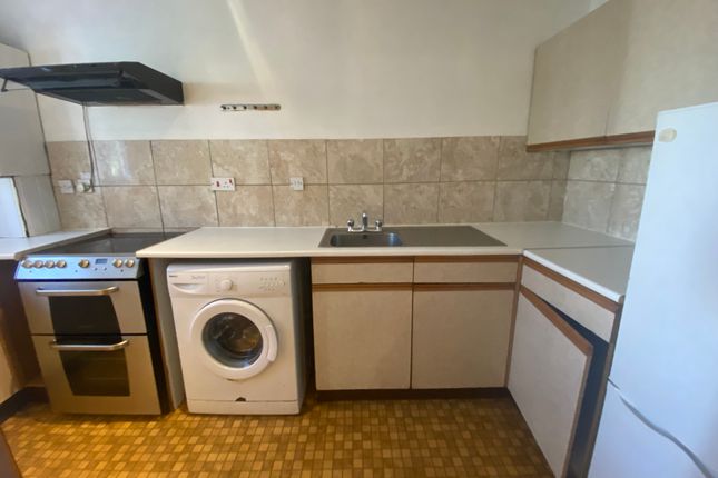 Flat to rent in Gade Close, Hayes