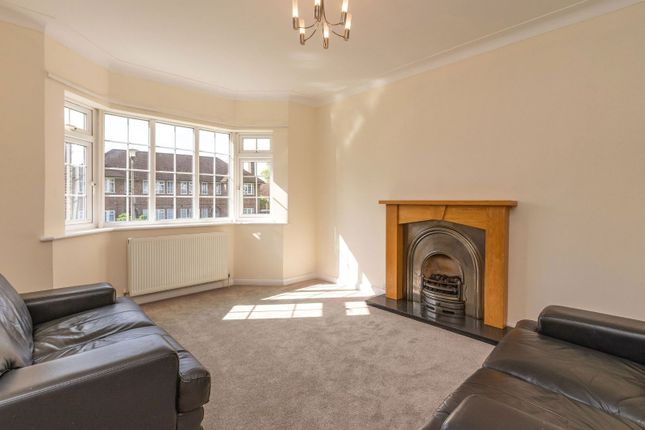 5, Springfield Close, Stanmore photo 2