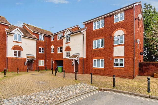 Studio flat on 51, Captains Place, Hampshire, £100,000
