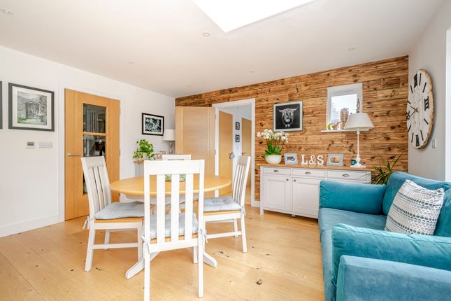 4, Eaton Close, Uckfield photo 4