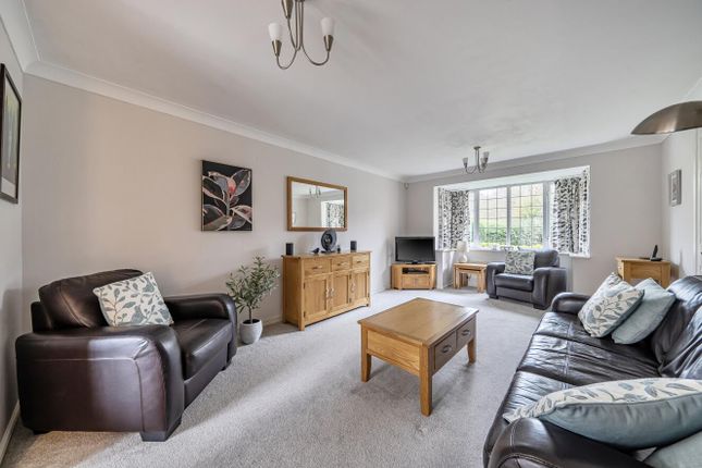 25, Sandringham Close, Chandler's Ford photo 2