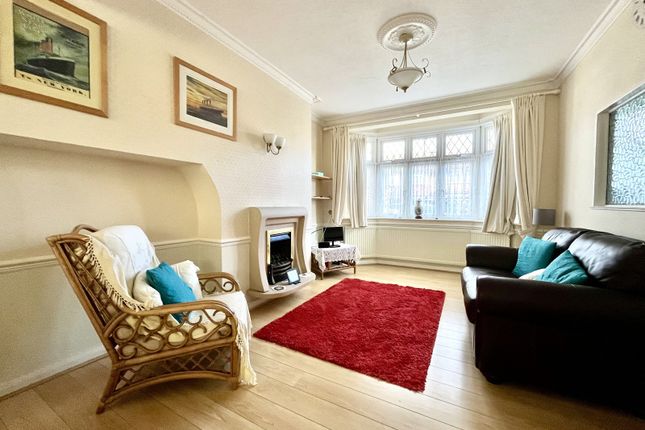 30, Cheshire Gardens, Chessington photo 2