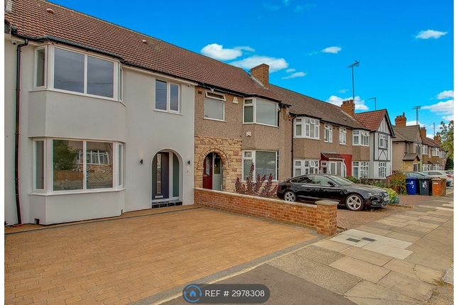 Elton Avenue, Greenford, London photo 2