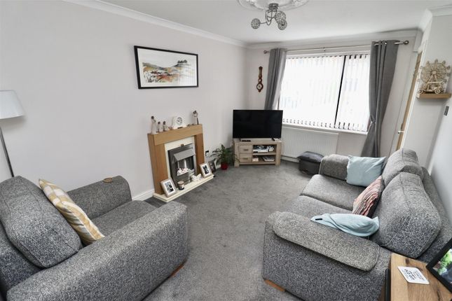 26, Oak Drive, Brough photo 4