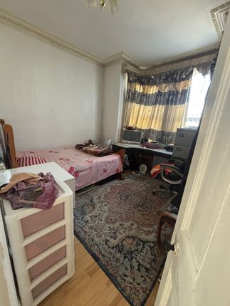 Redcliffe Gardens, Ilford photo 5