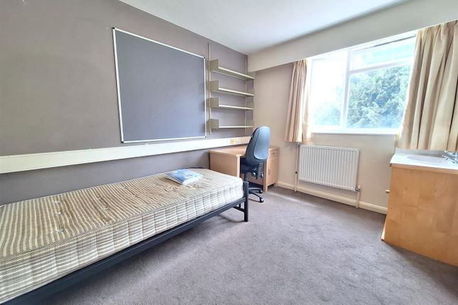 Room 16, Martindale Court, Reading photo 2