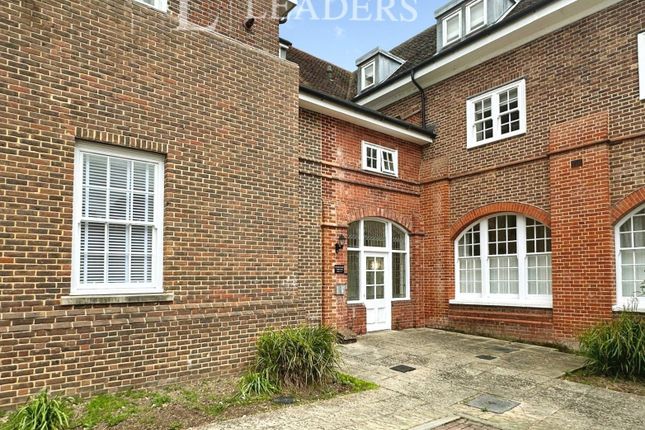Flat 8, Stokes House, 7, Abbess Way, Hampshire photo 4