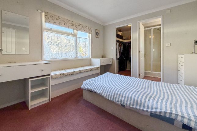 114, St Gotthards Avenue, Ipswich photo 4