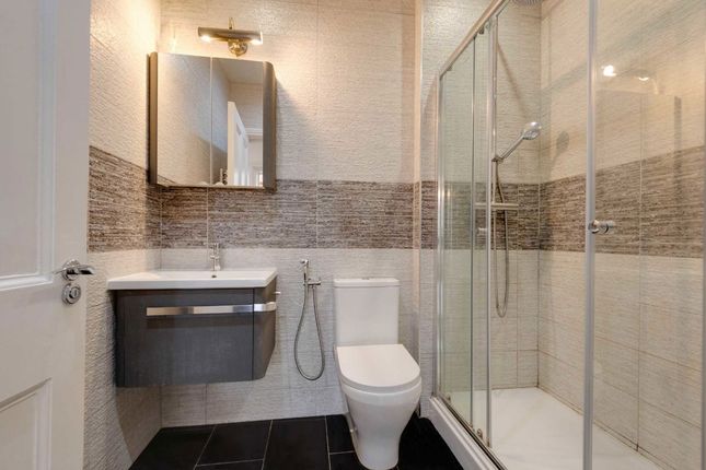 Flat 2, St. Hildas Mount, 82, Marsh Lane, London photo 4