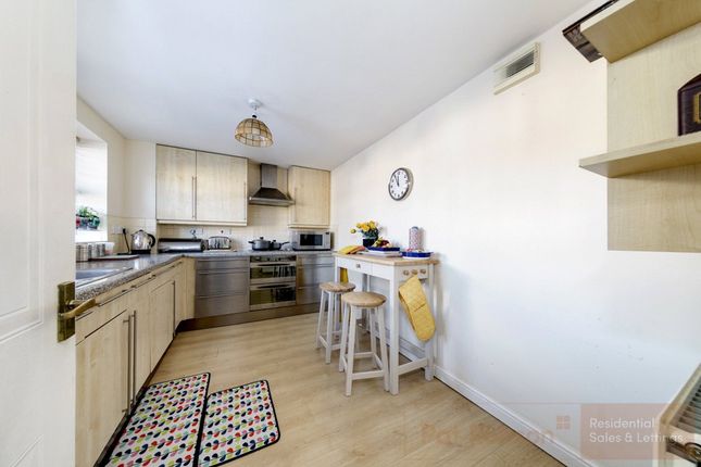 Flat for sale in Sovereign Court, Jesmond