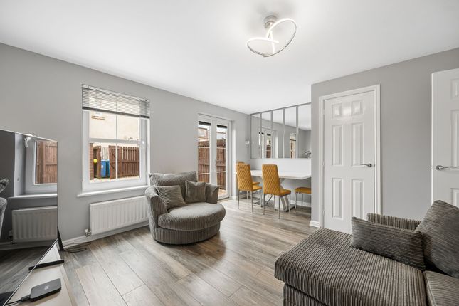 10 Castle Road, Bathgate photo 4