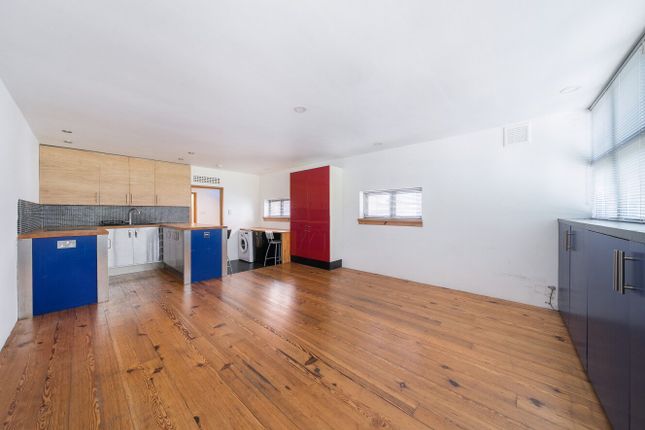 1-bed flat on 86A,, Peckham Rye, London, £300,000
