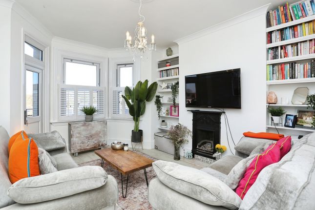 Flat 6/Raisbeck Court, 26 Rosendale Road, London photo 2