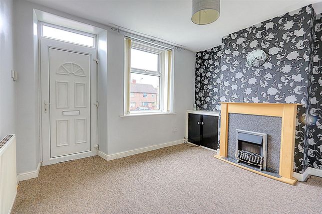 77 High Street, Chesterfield photo 3